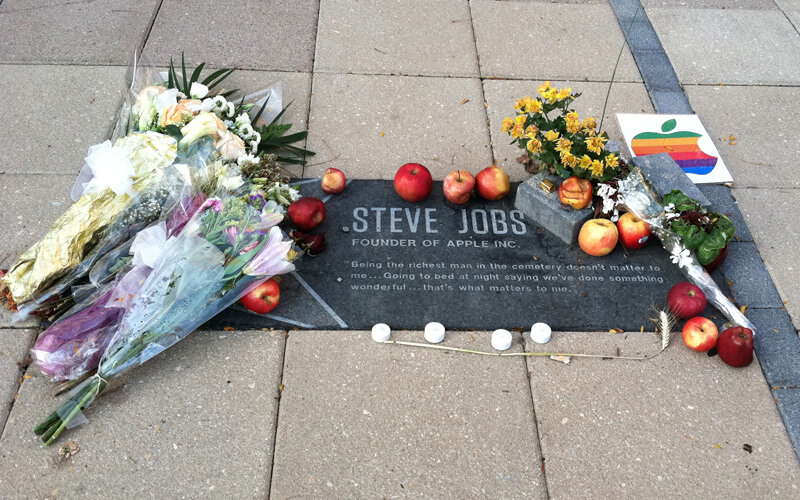 steve jobs memorial plaque